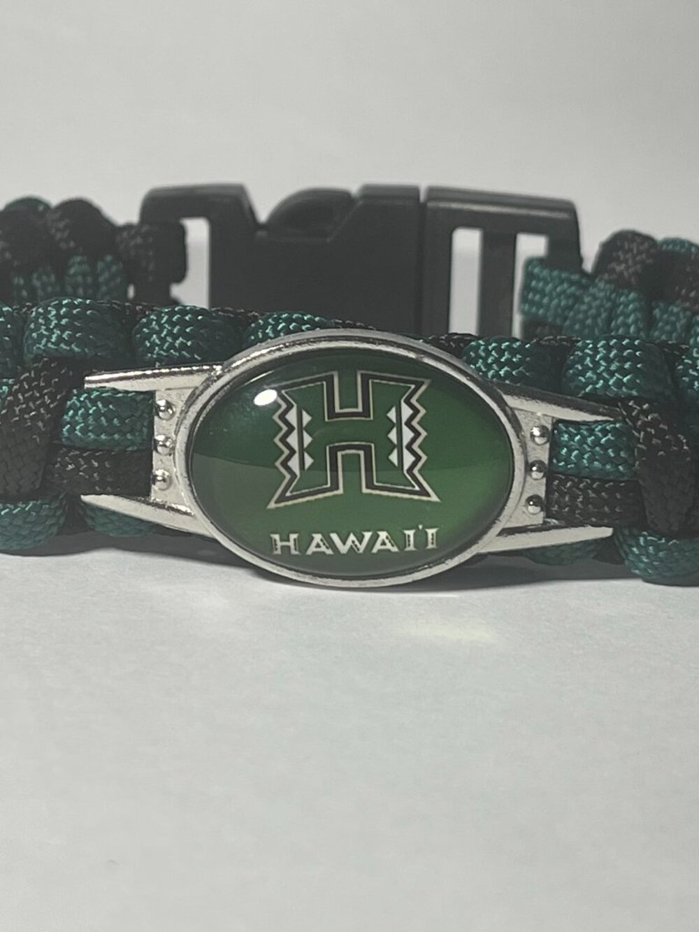 Hawaii Rainbow Warriors NCAA Paracord Bracelet NEW
